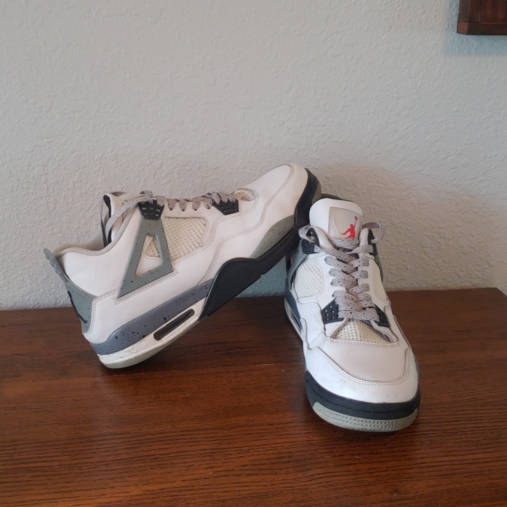 Jordan 4 White/Cement